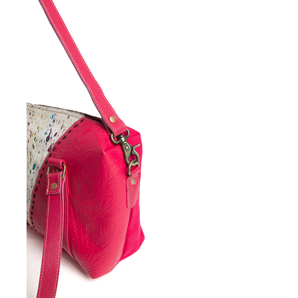 Tierra Vasta Duffle Bag in Magenta - Myra USA