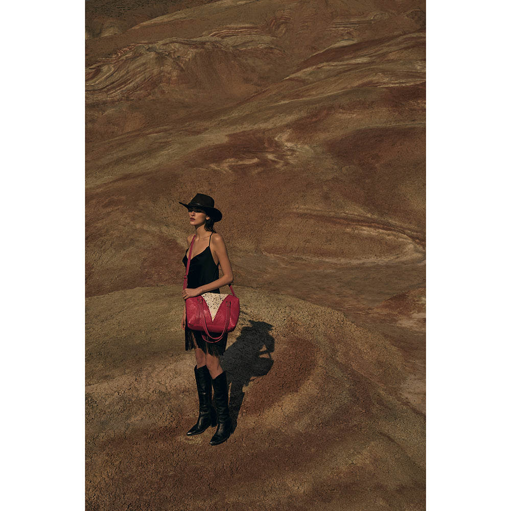 Tierra Vasta Duffle Bag in Magenta - Myra USA