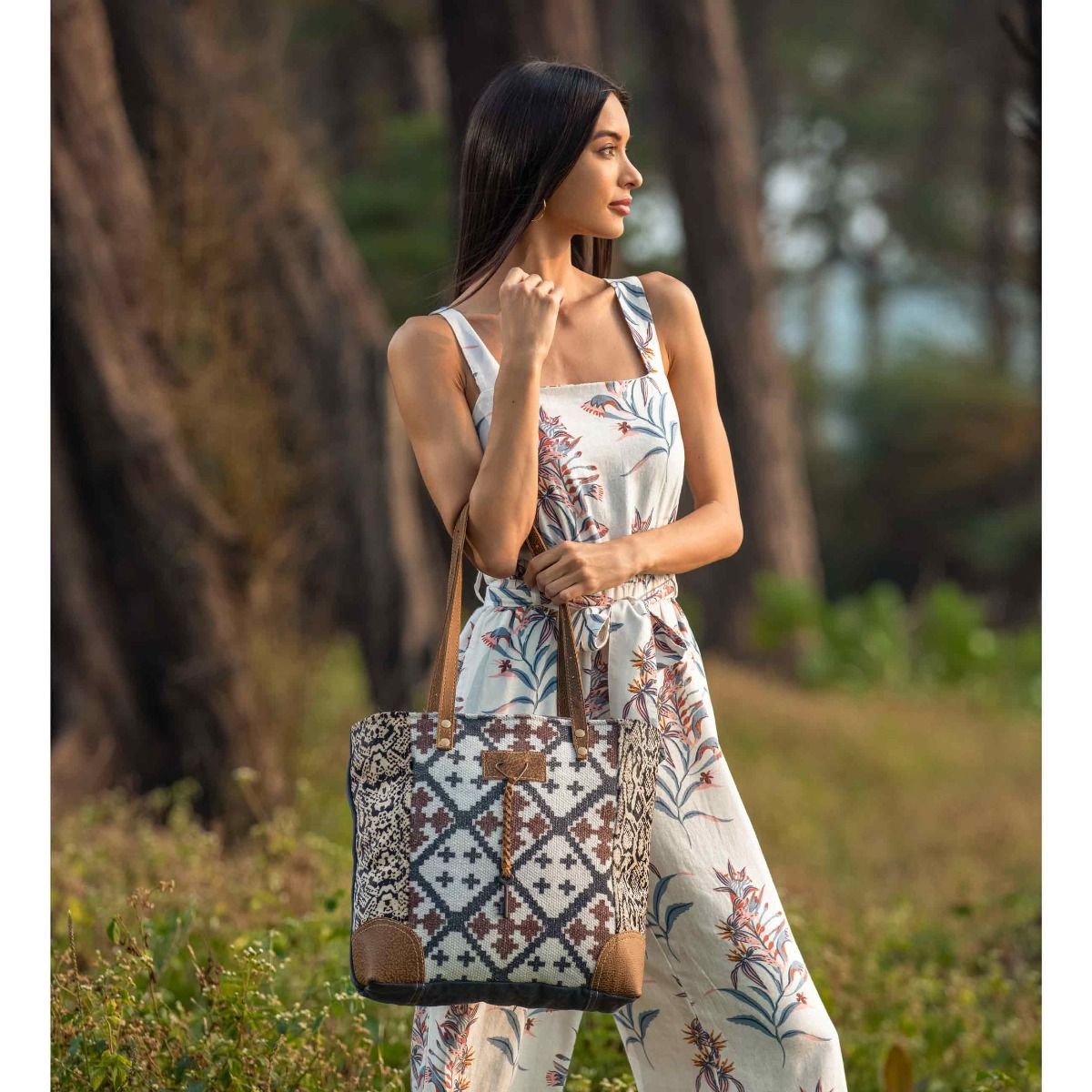 Pluralistic Tote Bag - MyraUSA