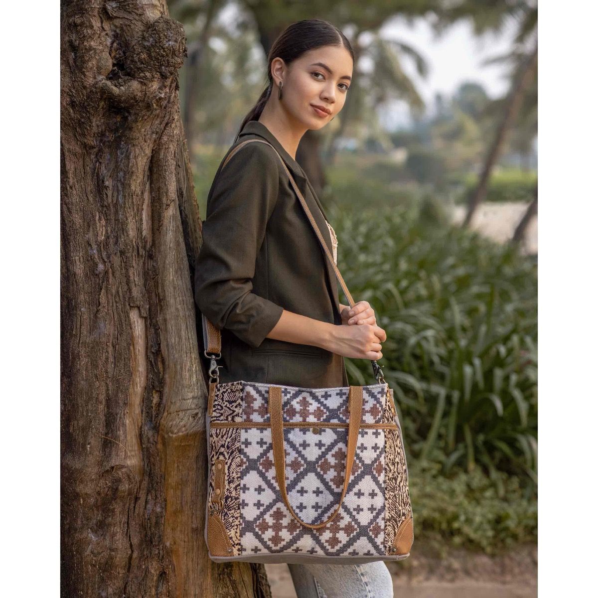 Best Pick Messenger Bag - MyraUSA