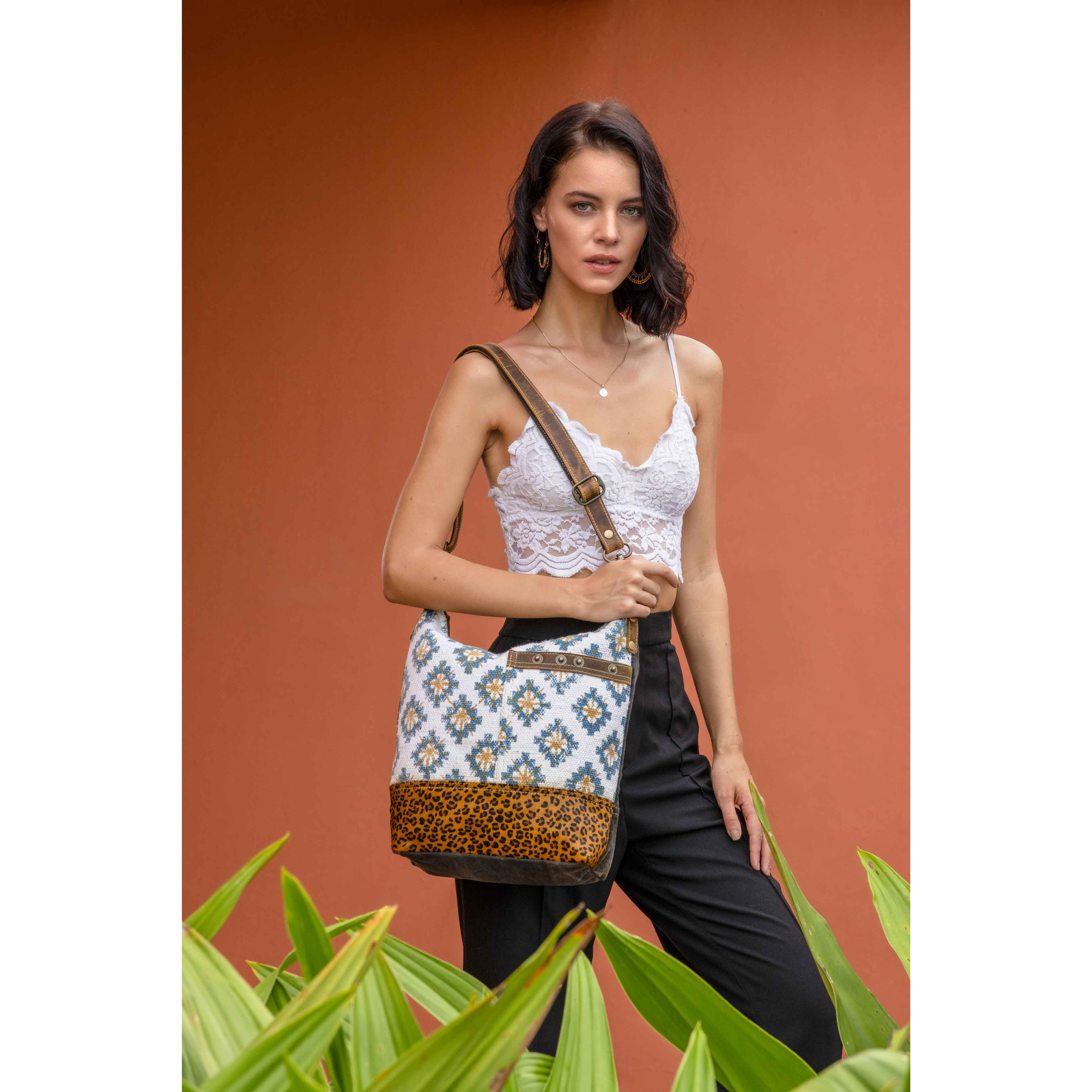 BLUE SAPPHIRE SHOULDER BAG - MyraUSA
