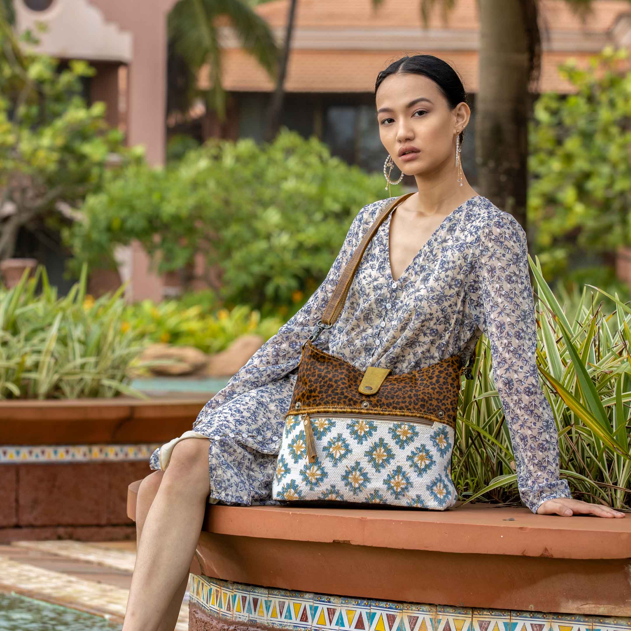 BOUNCE BACK SHOULDER BAG - MyraUSA
