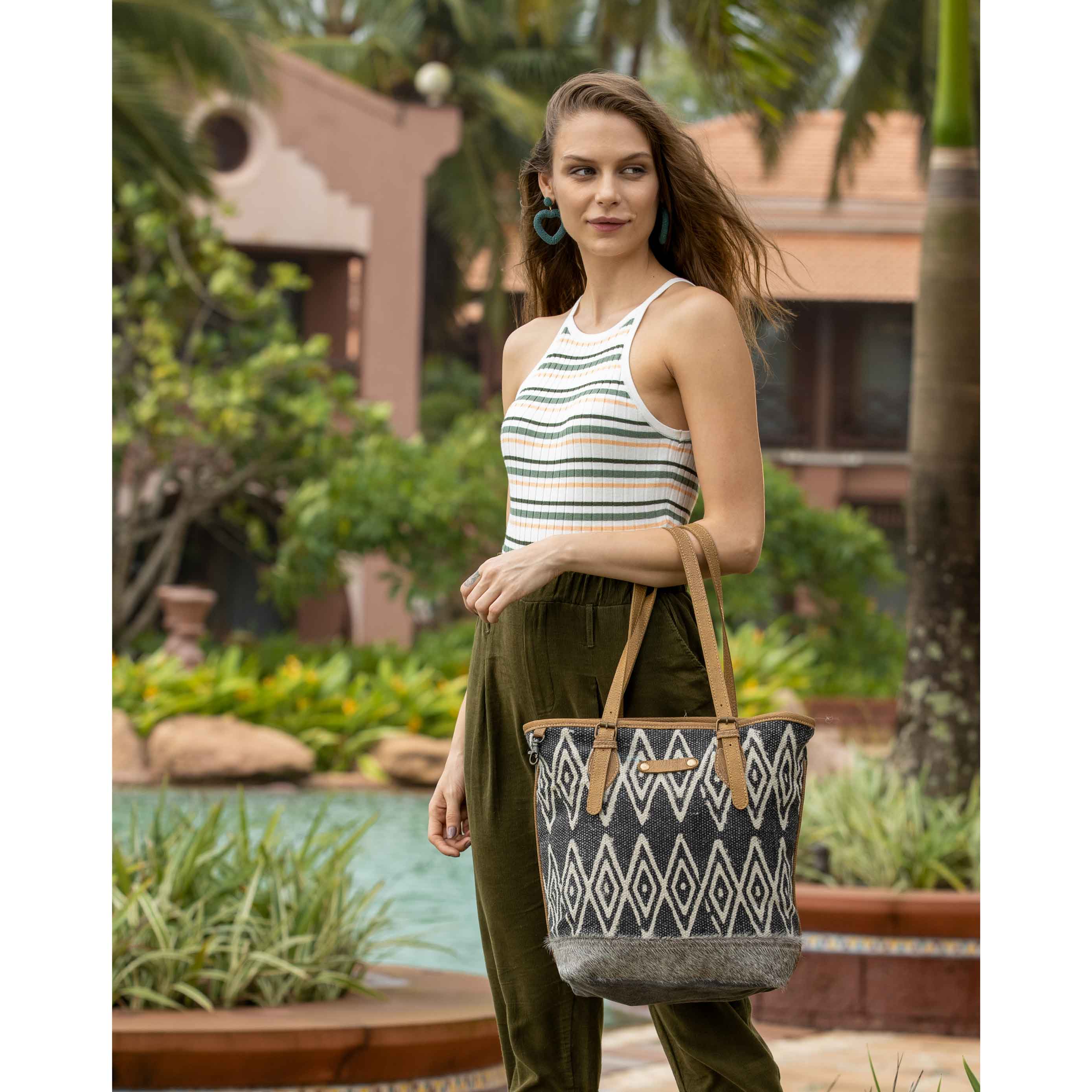 ROLE MODEL TOTE BAG - MyraUSA