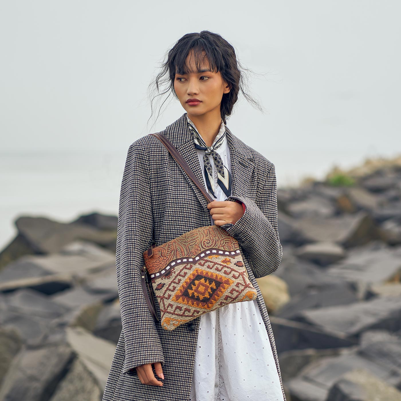 Lilies Small & Crossbody Bag - MyraUSA