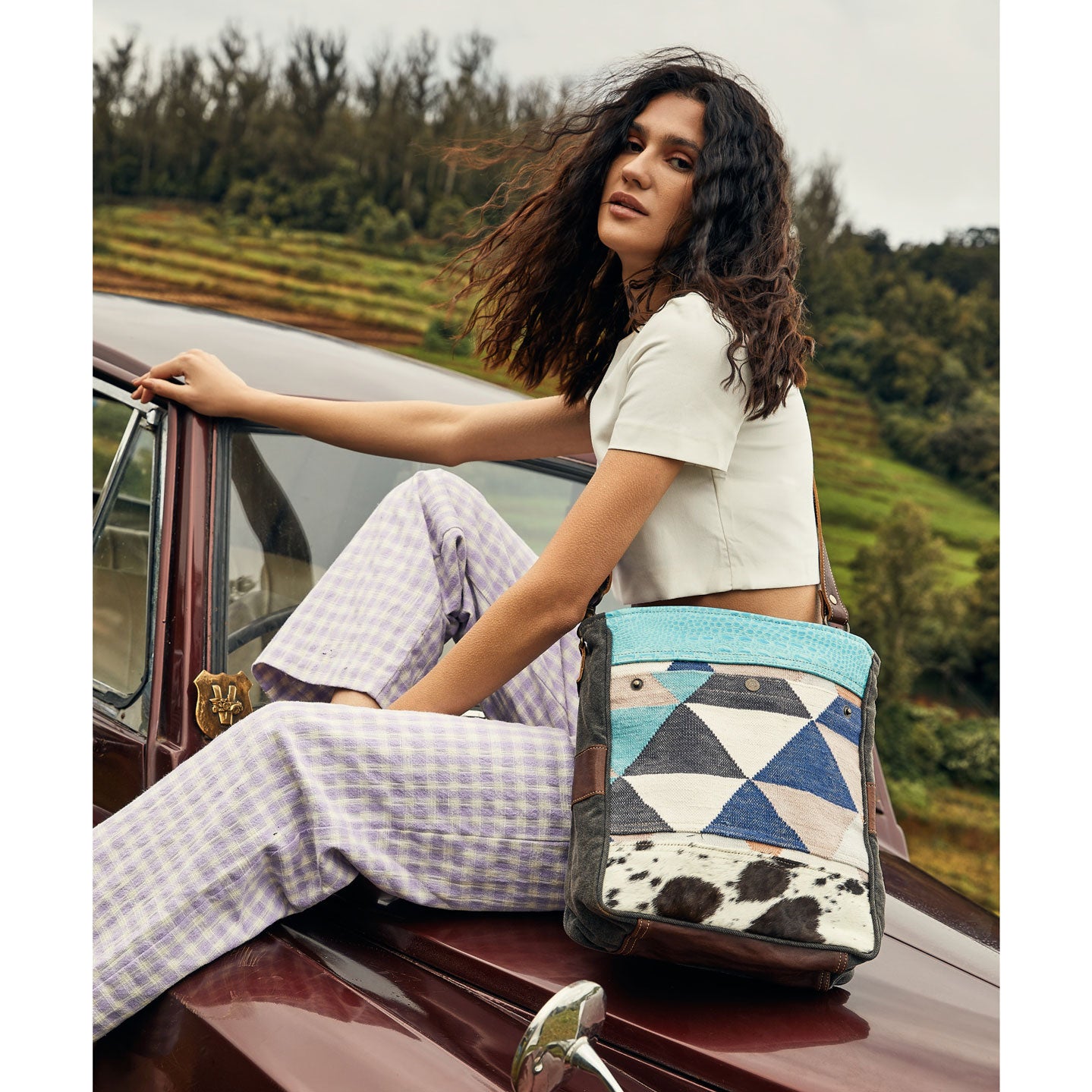 Geometric Accent Shoulder Bag - MyraUSA