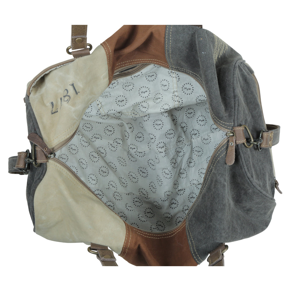 Neutral aesthetic traveller bag - MyraUSA