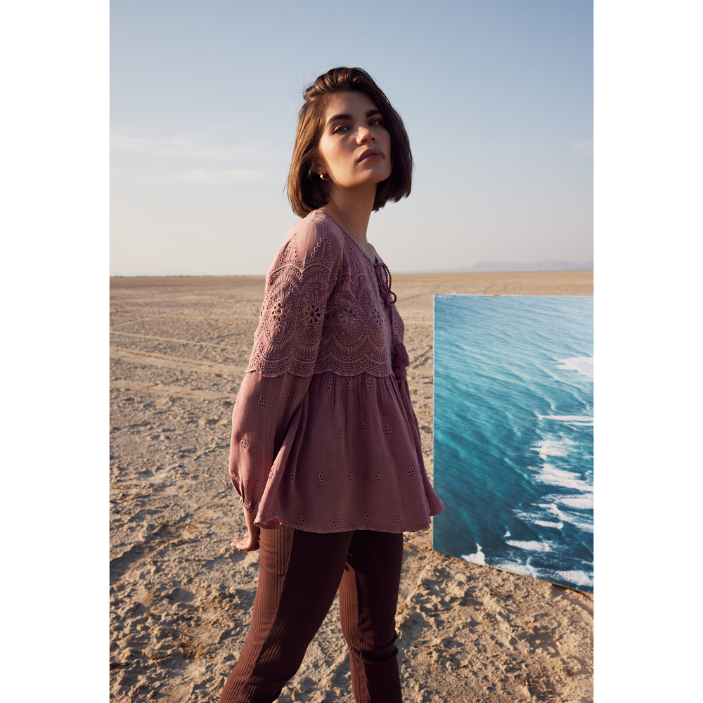 silhouette lace TOP & SHIRTS SMALL - MyraUSA