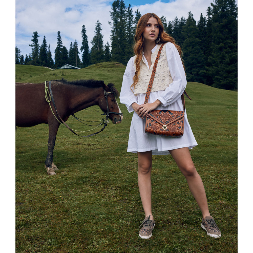 CIRCE HAND-TOOLED BAG - Myra USA