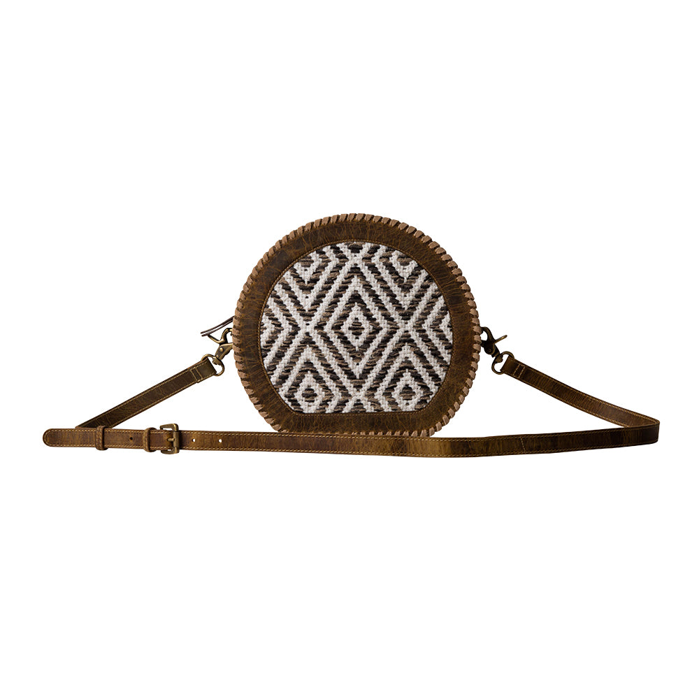 Sand Weaver Round Bag. - Myra USA