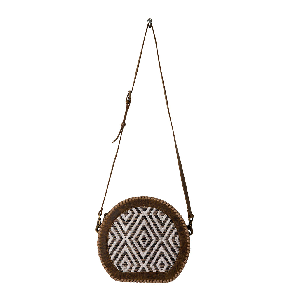 Sand Weaver Round Bag. - Myra USA