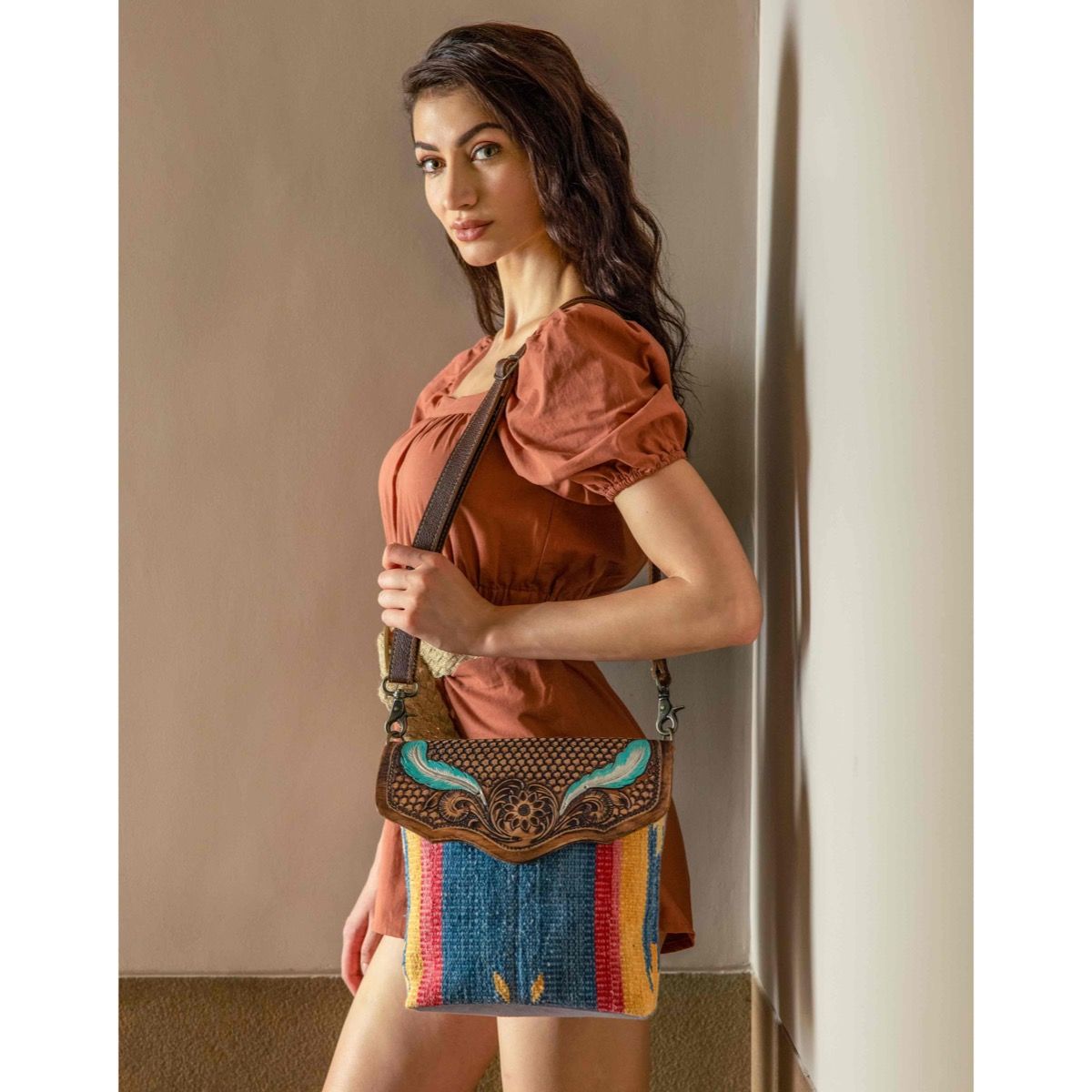 BLUE FEATHER HAND TOOLED BAG - Myra USA