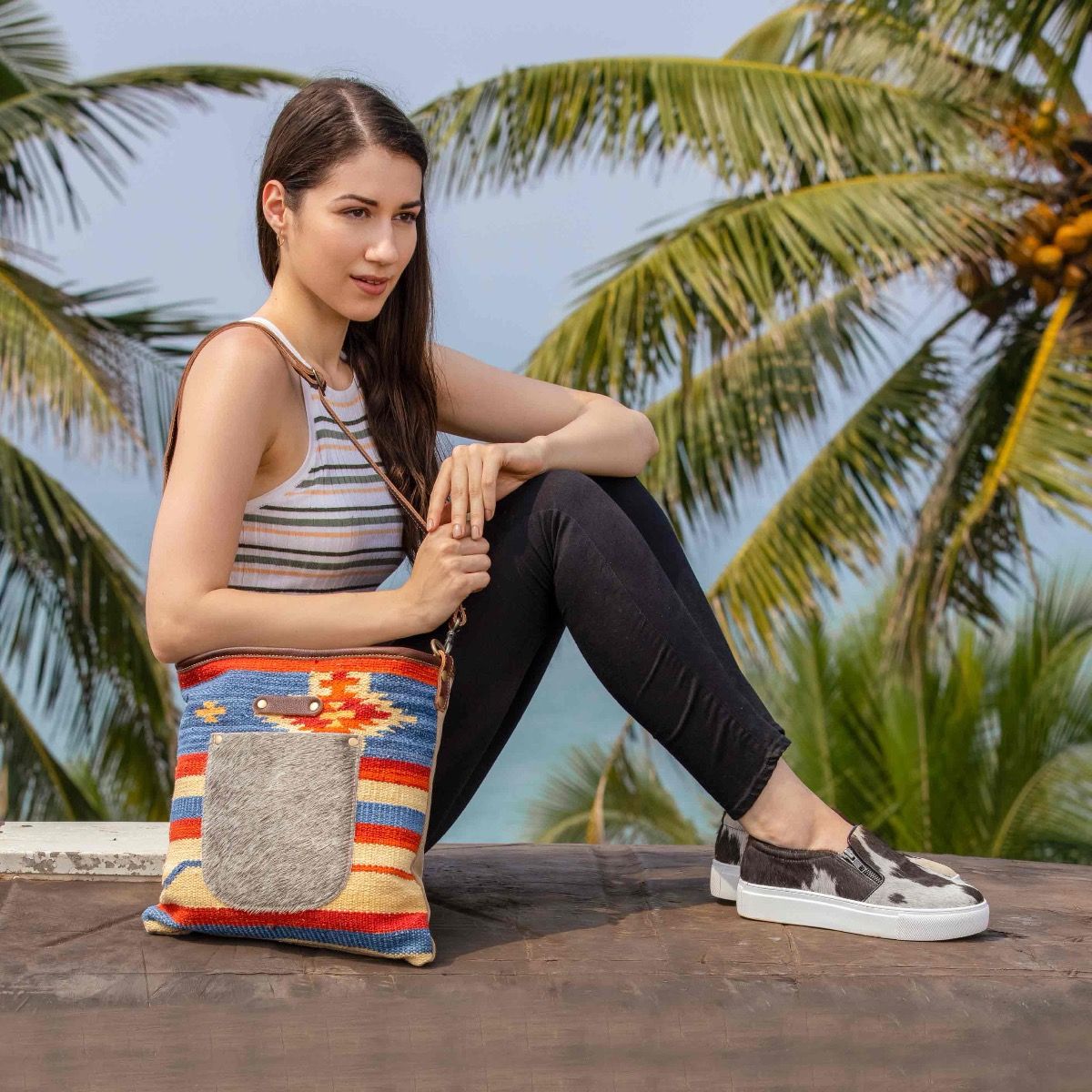 PURSUASIVE SHOULDER BAG - Myra USA