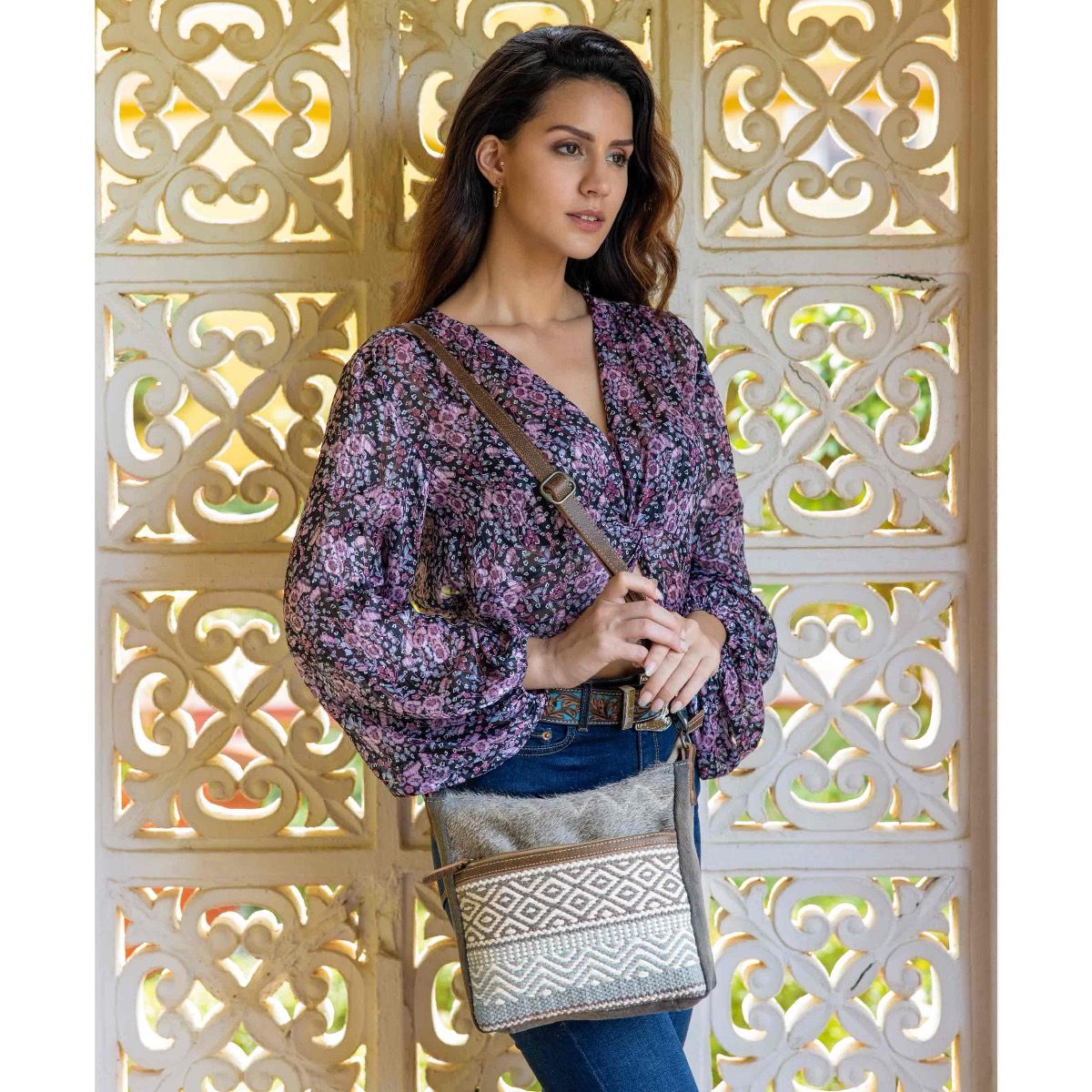 CHEVRON PATTERNED CROSS BODY BAG - Myra USA