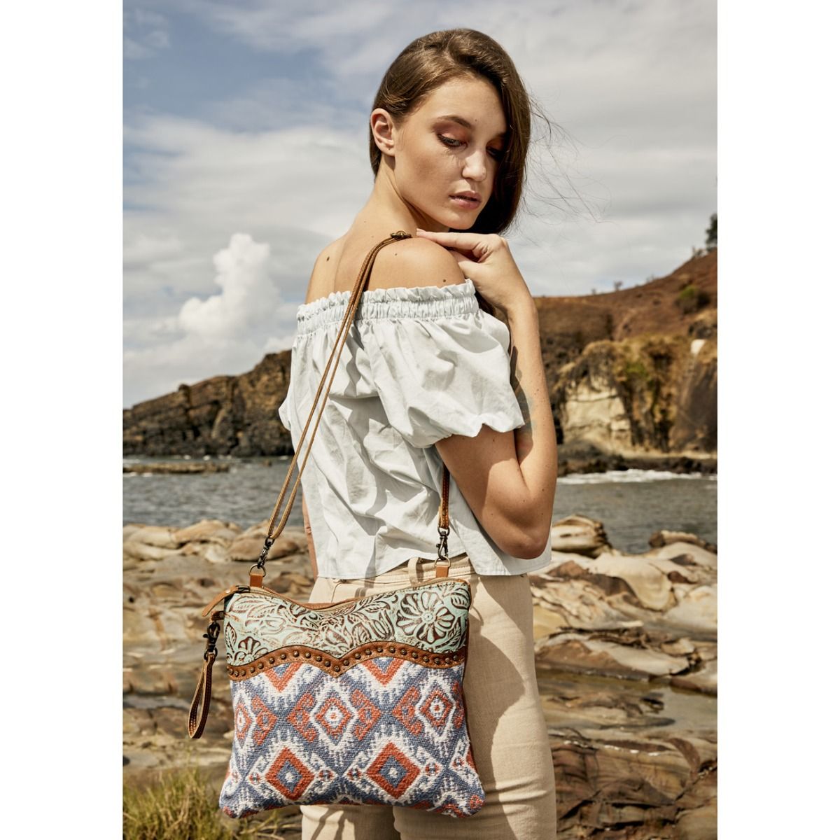 Innsaei Small & Crossbody bag - MyraUSA