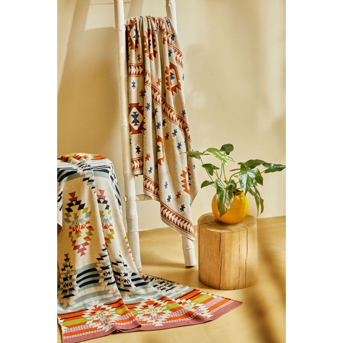 Chroma Throw - MyraUSA