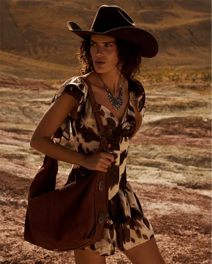 Suede vs Leather Bags: The Battle of Western Icons