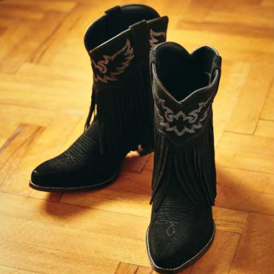 How to Style Fringe Boots with Jeans: Fringe Cowgirl Boots Outfit Ideas