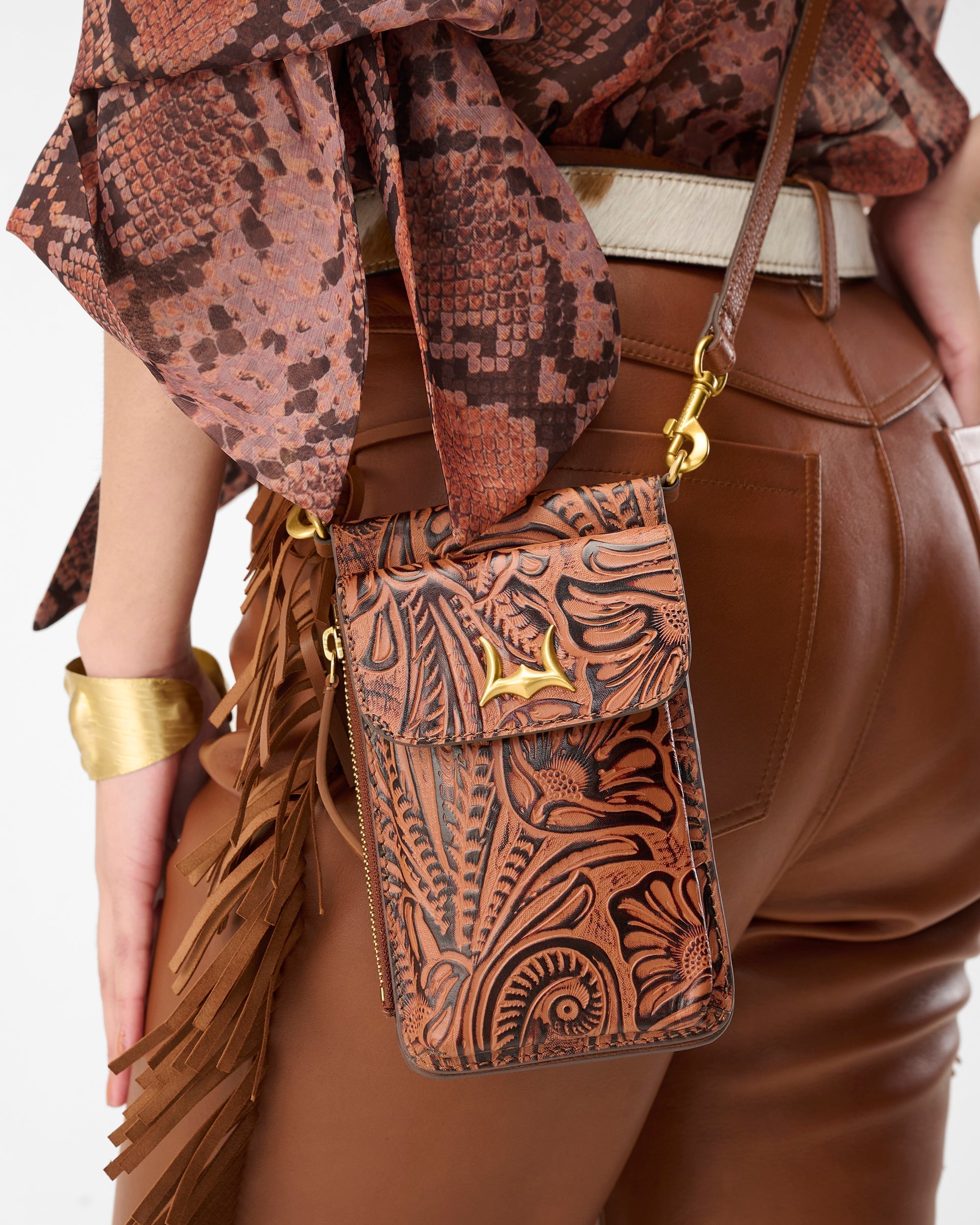 Loyal West SHELL PHONE BAG  IN HAND FINISHED EMBOSSED LEATHER - BROWN