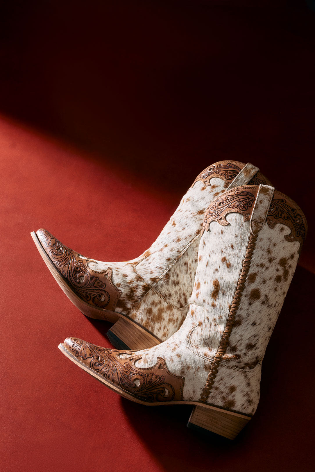 Dakota Dust Handtooled Boots in Tan & White - Myra USA