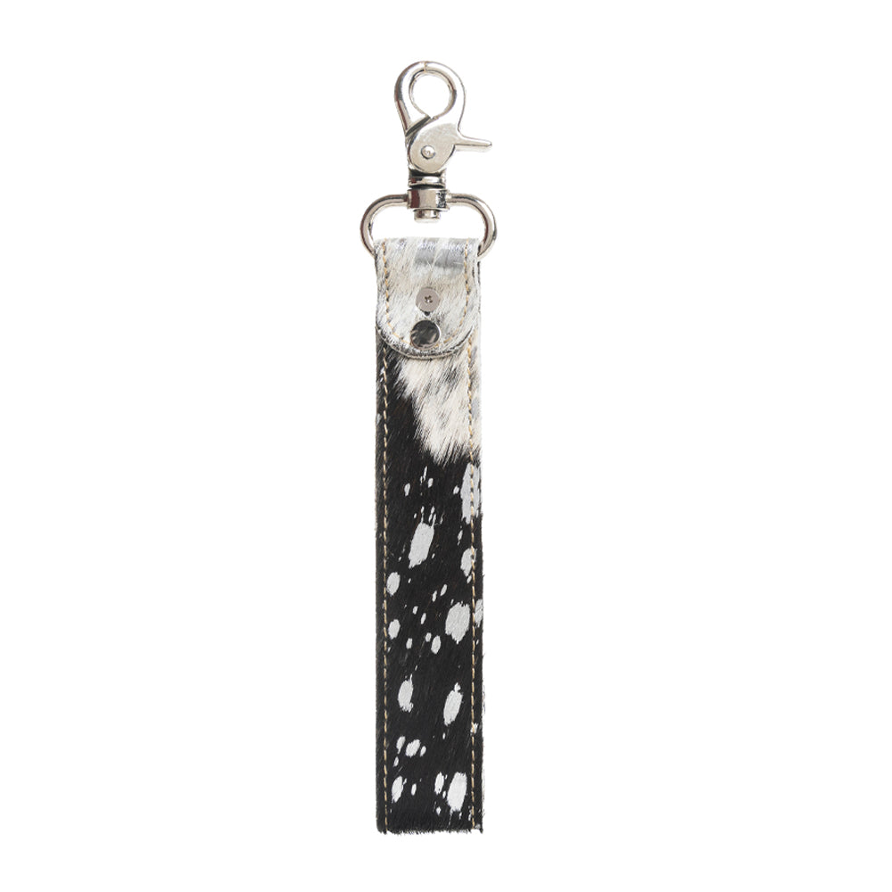 Concho Delight Key Fob in Black & White - Myra USA