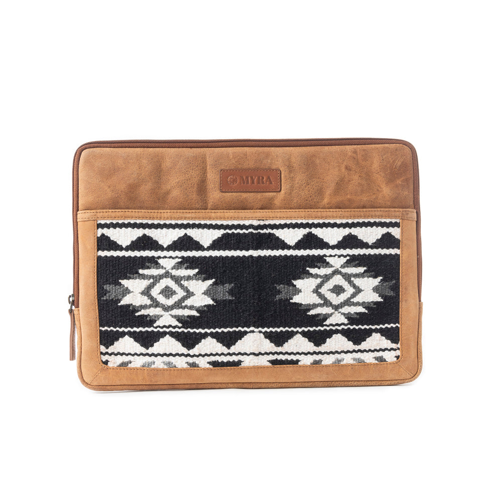 Minerva Prairie Laptop Case In Black And Brown