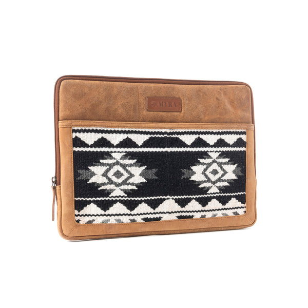 Minerva Prairie Laptop Case In Black And Brown