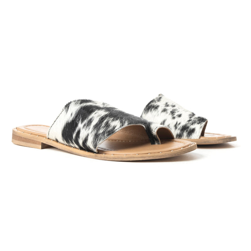 Kimmee Trail Sandal In Black and White