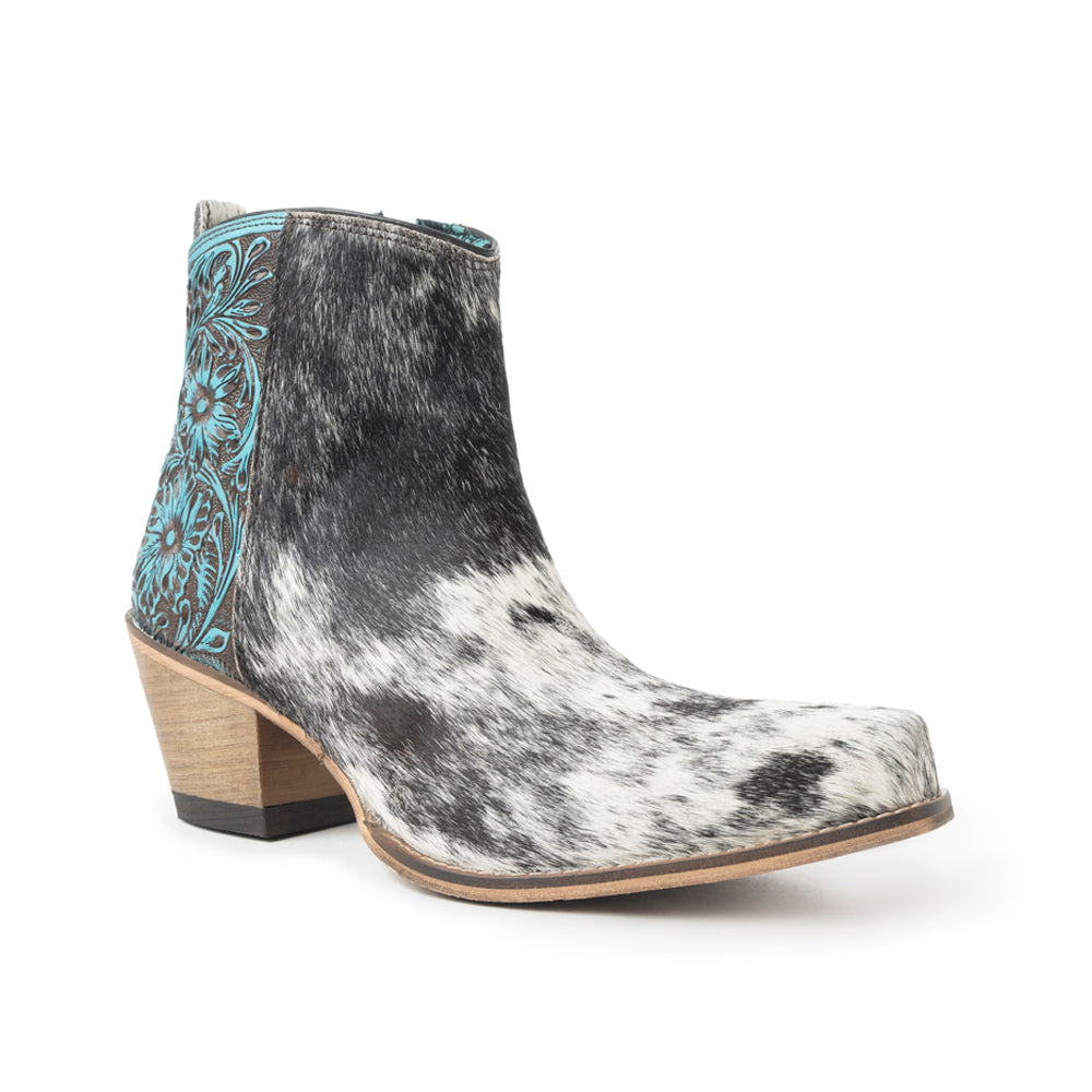 Reyna Ridge Booties In Black And White - Myra USA