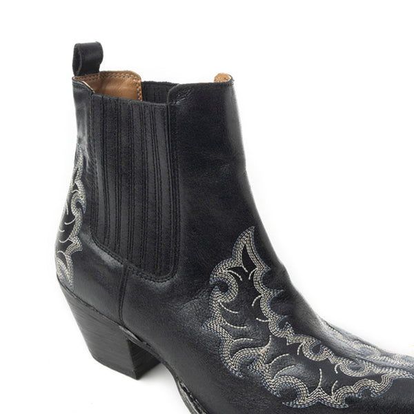 Dearling Ranch Booties In Black