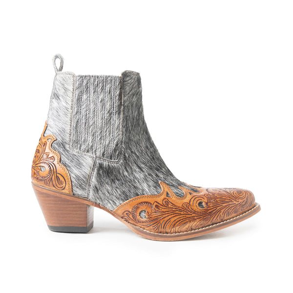 Twin Forks Booties In Black & White - Myra USA