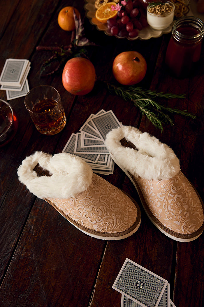 Snowdrift Embossed Leather Slippers in Wintry Beige