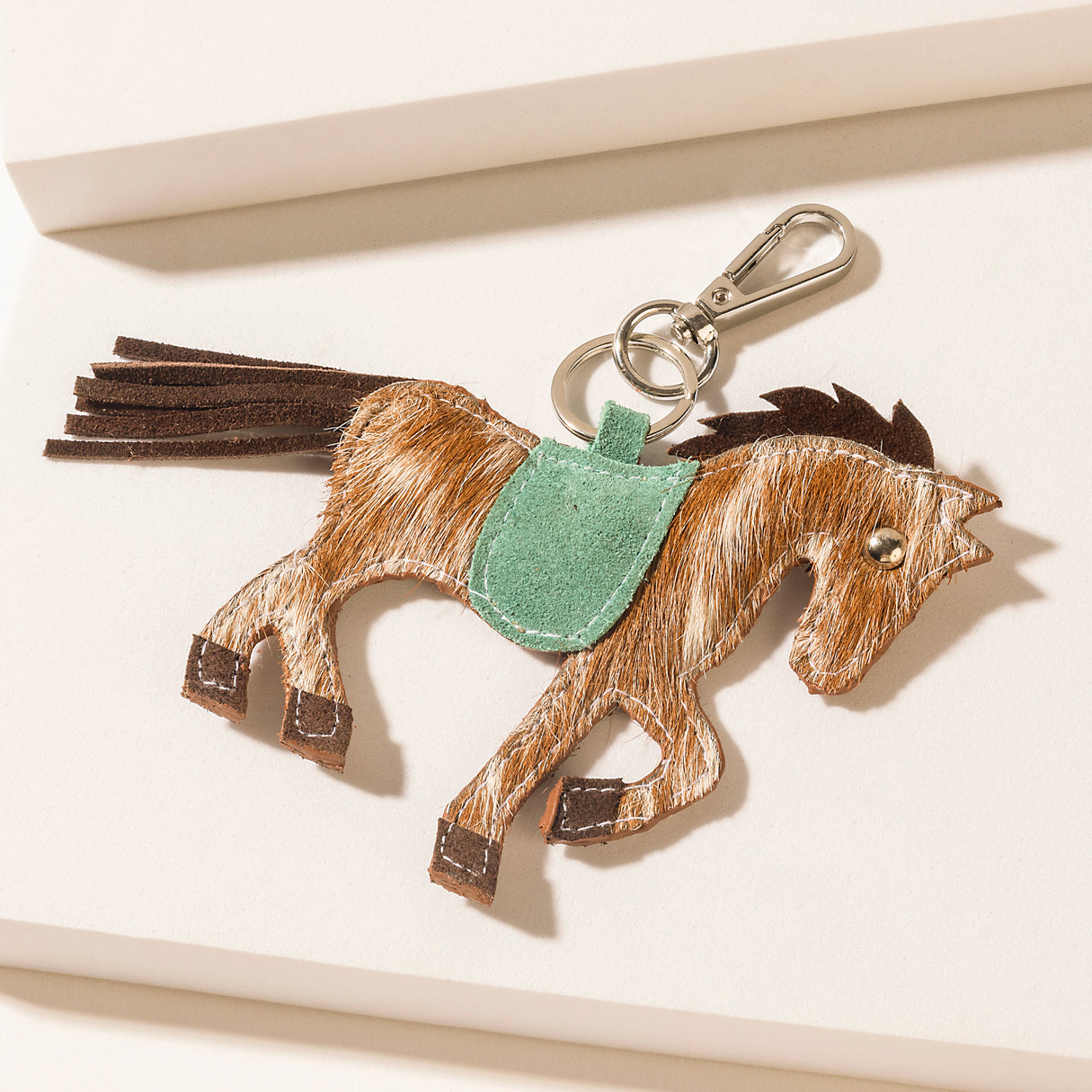 Myra Saddle-Up Horse Keychain in Desert Ebony – Myra USA