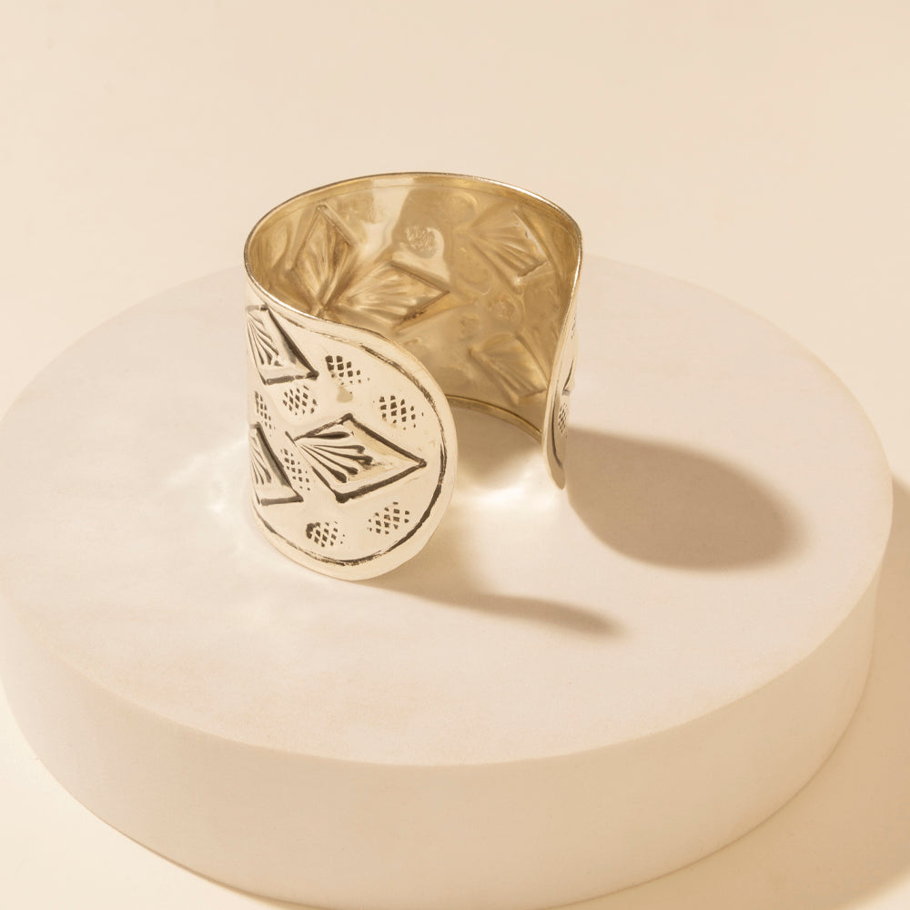 Myra Nomad Glyph Cuff in Mesa Silver - Myra USA
