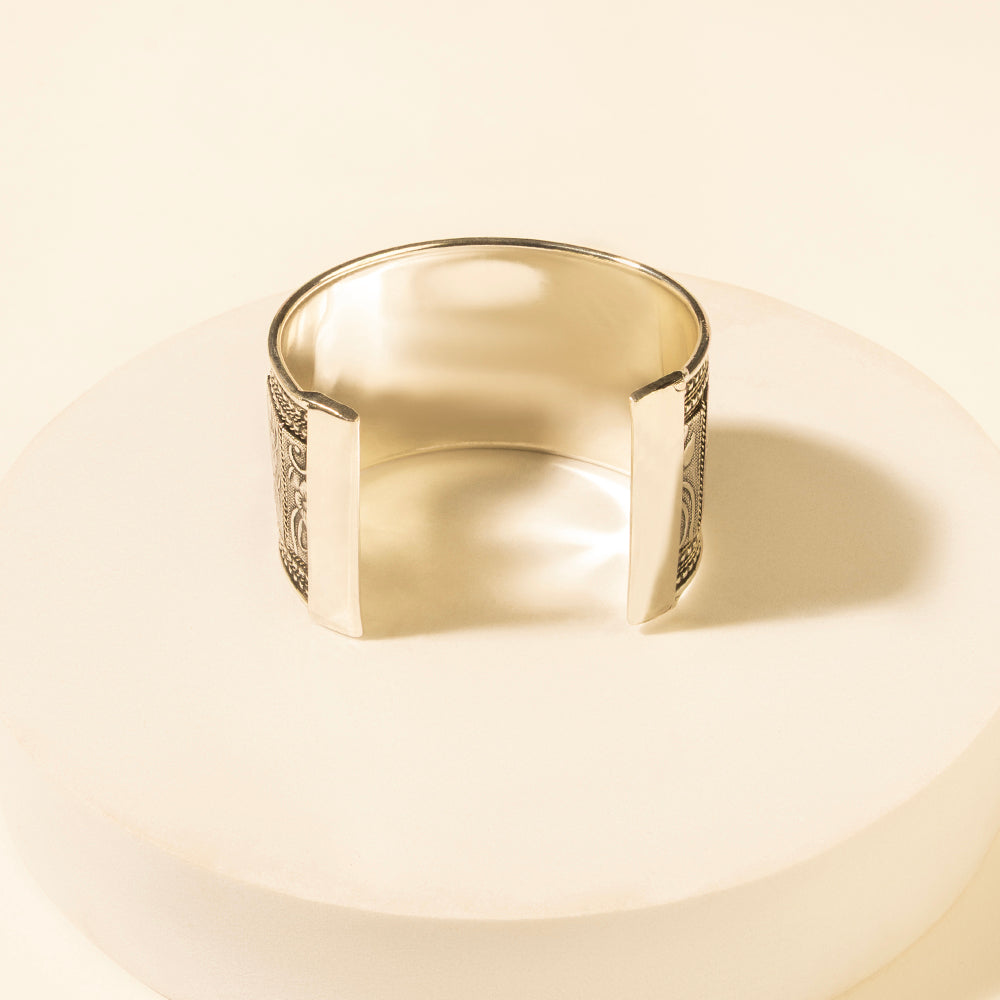 Myra Saddlecrest Engraved Cuff in Antique Frost - Myra USA