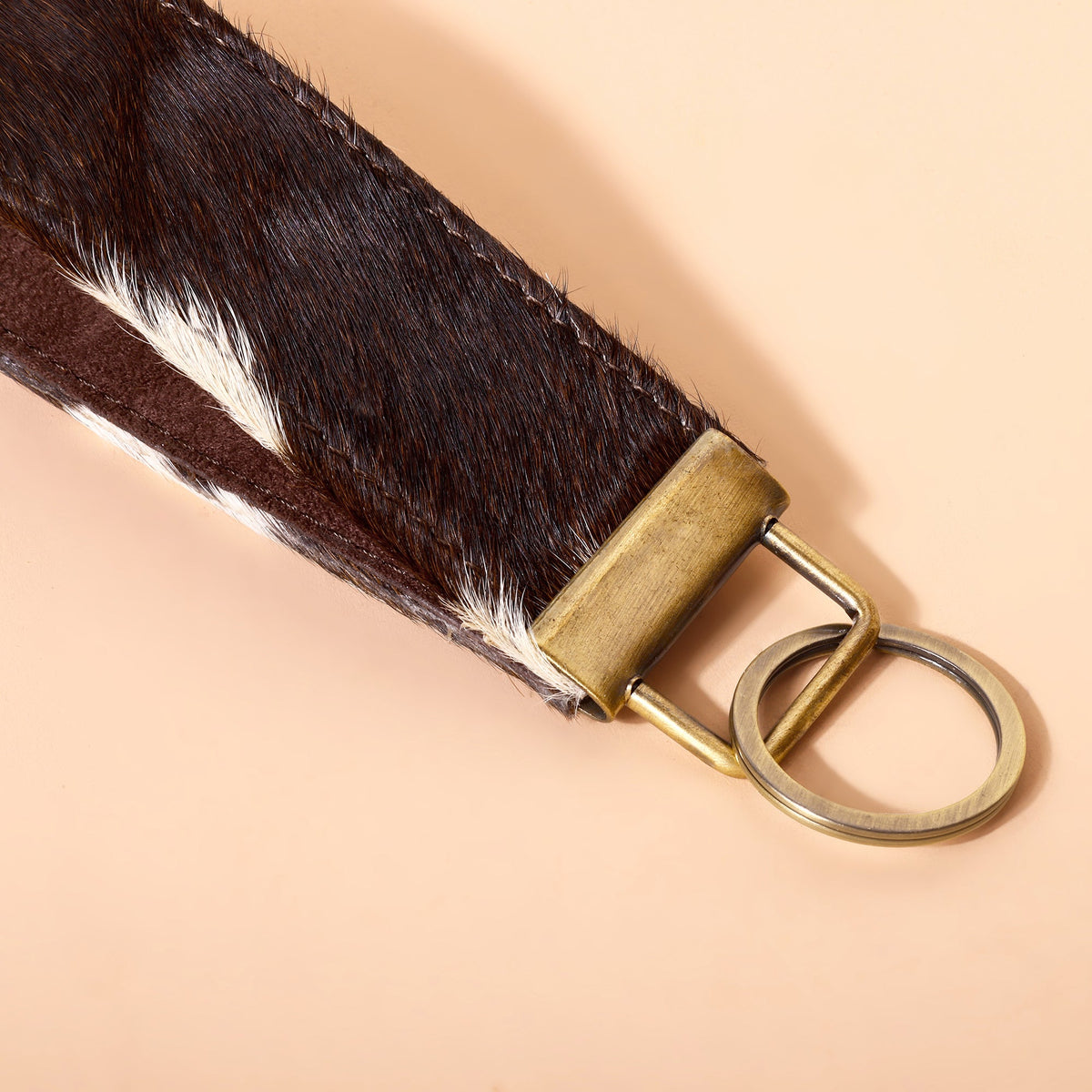 Myra Sacaton Key Fob in black with hair on - Myra USA