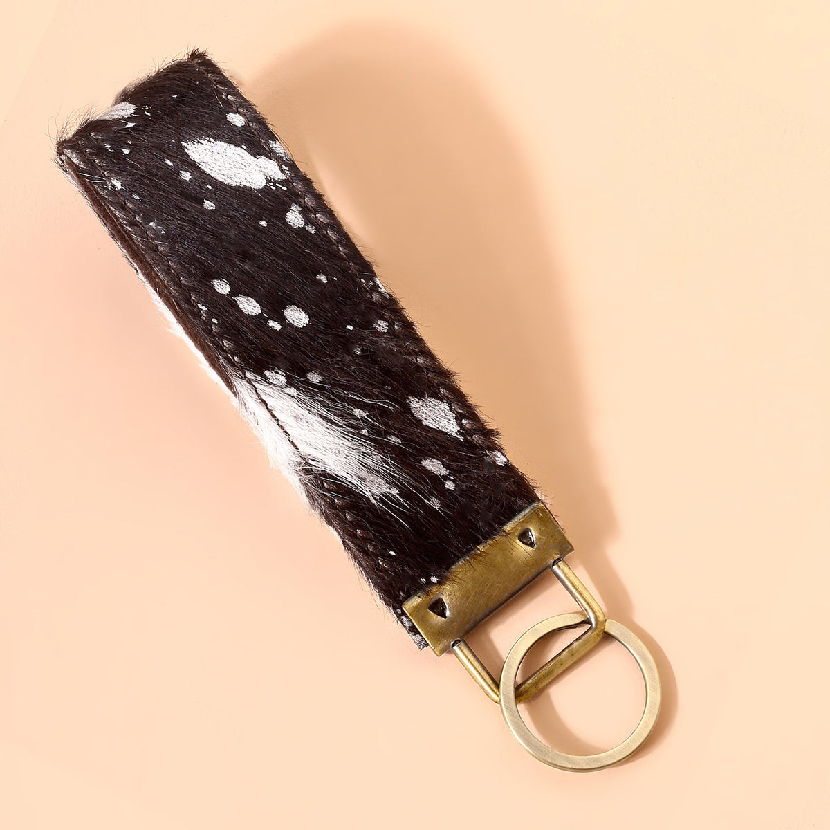Myra Sacaton Key Fob in black with metallic finish - Myra USA