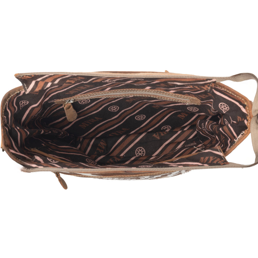 Diamondback Trail Western Shoulder Bag for Women in Brown with Rug details - Myra USA