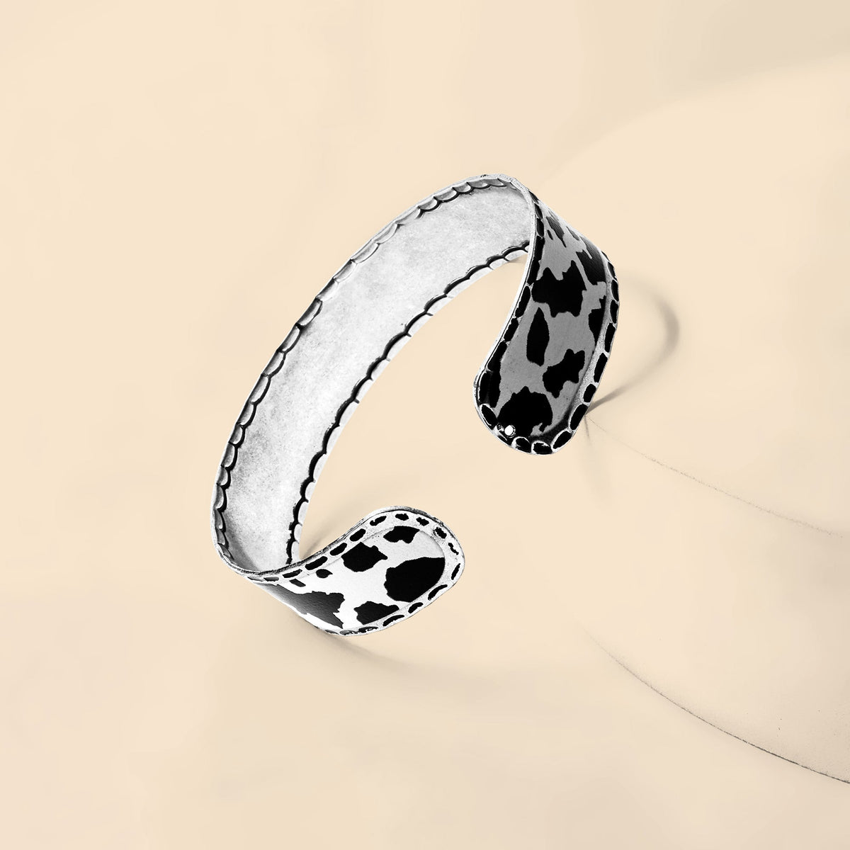 Myra Westara Cuff Bracelet in Frontier Black - Myra USA