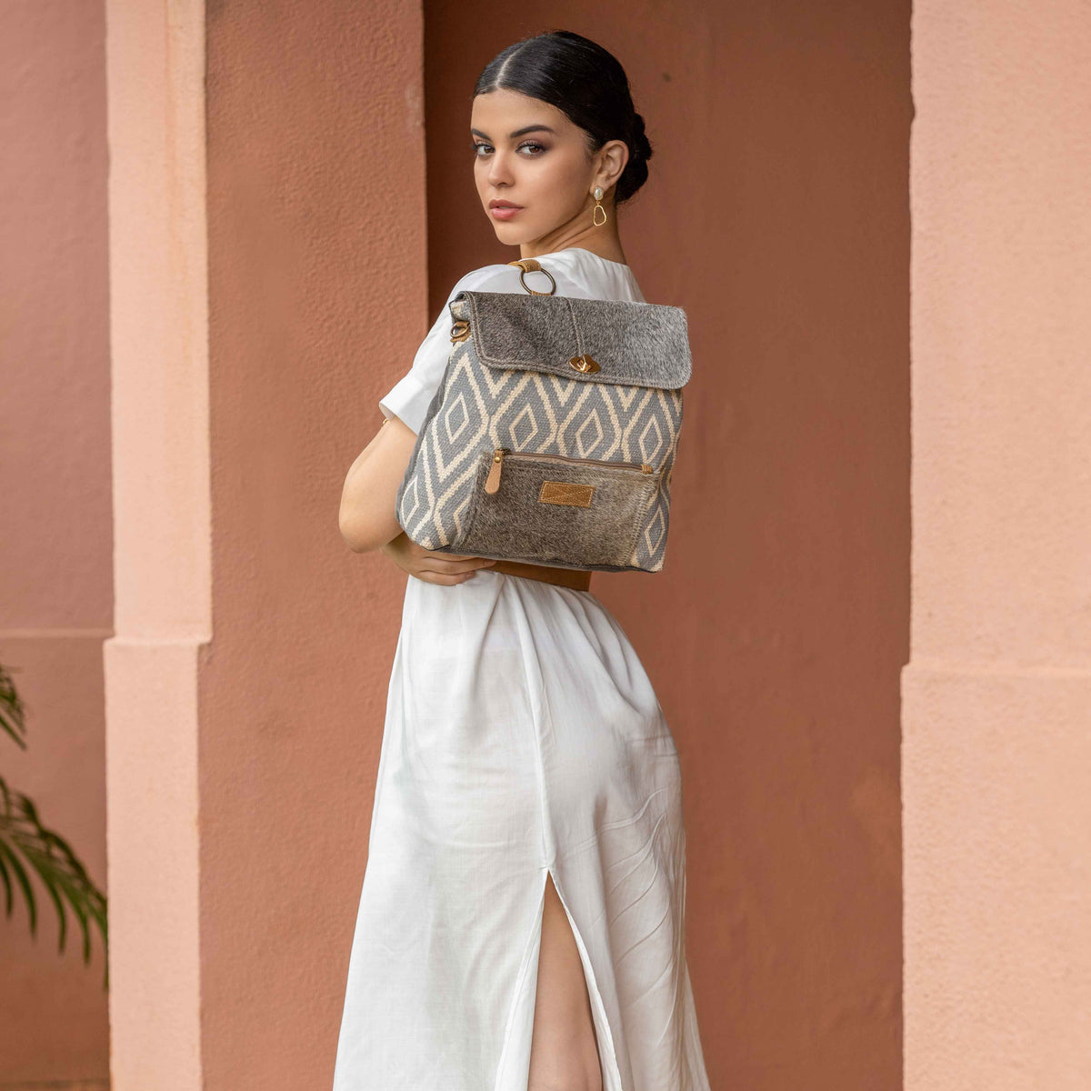 Grainy Gray Shoulder Bag - Myra USA