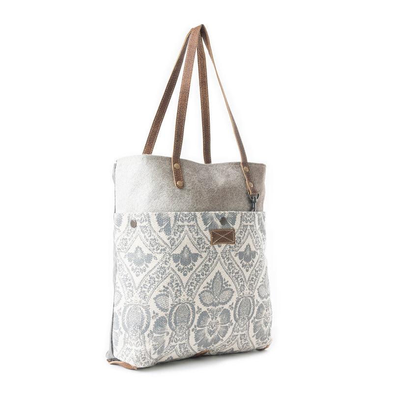 CAPTIVATE TOTE BAG