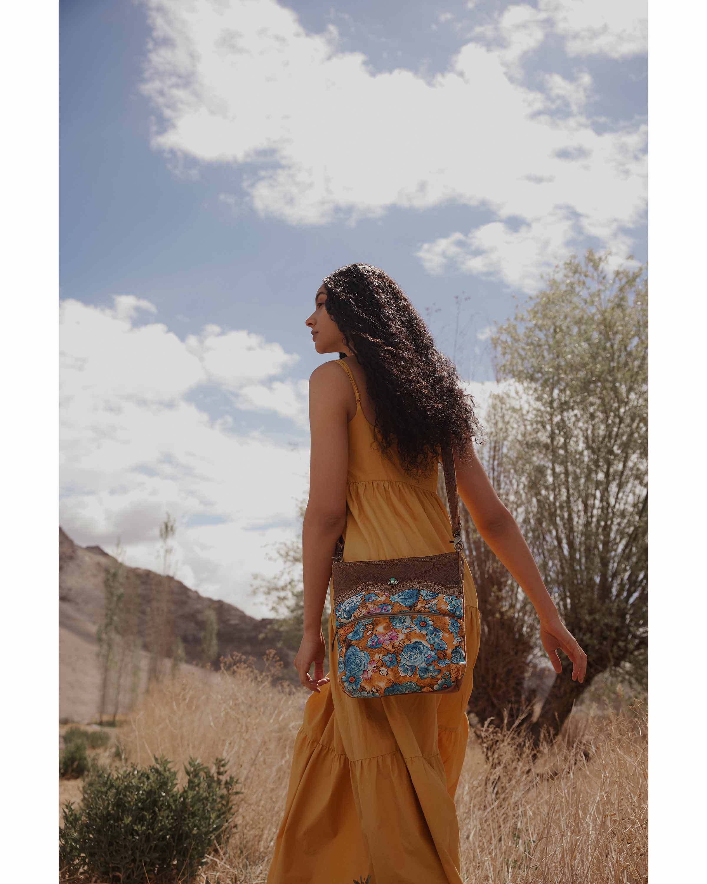 Blue Ridge Blooms Small & Crossbody Bag - Myra USA