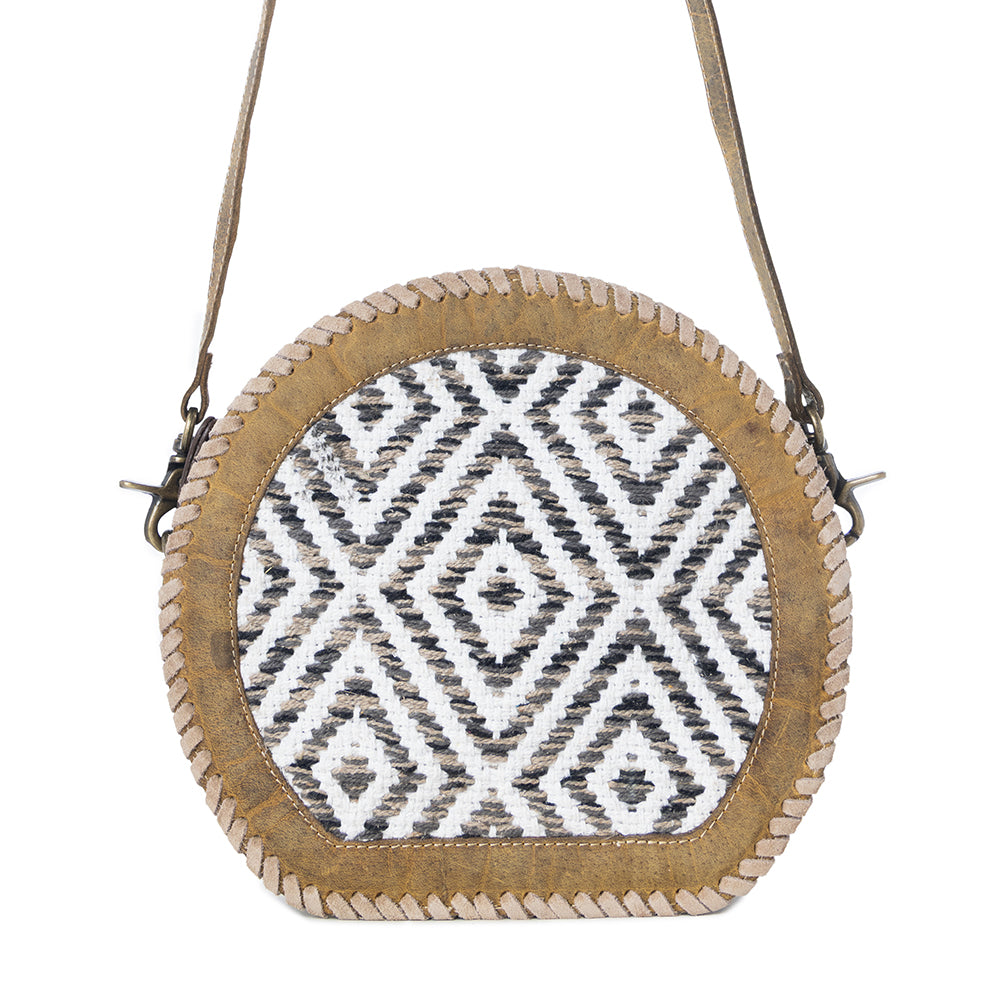Sand Weaver Round Bag. - Myra USA