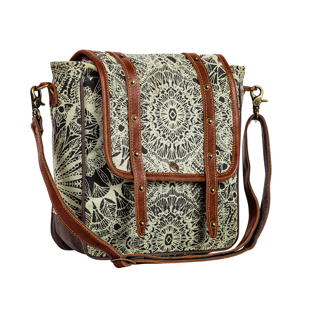 Le Medallion Shoulder Bag - Myra USA