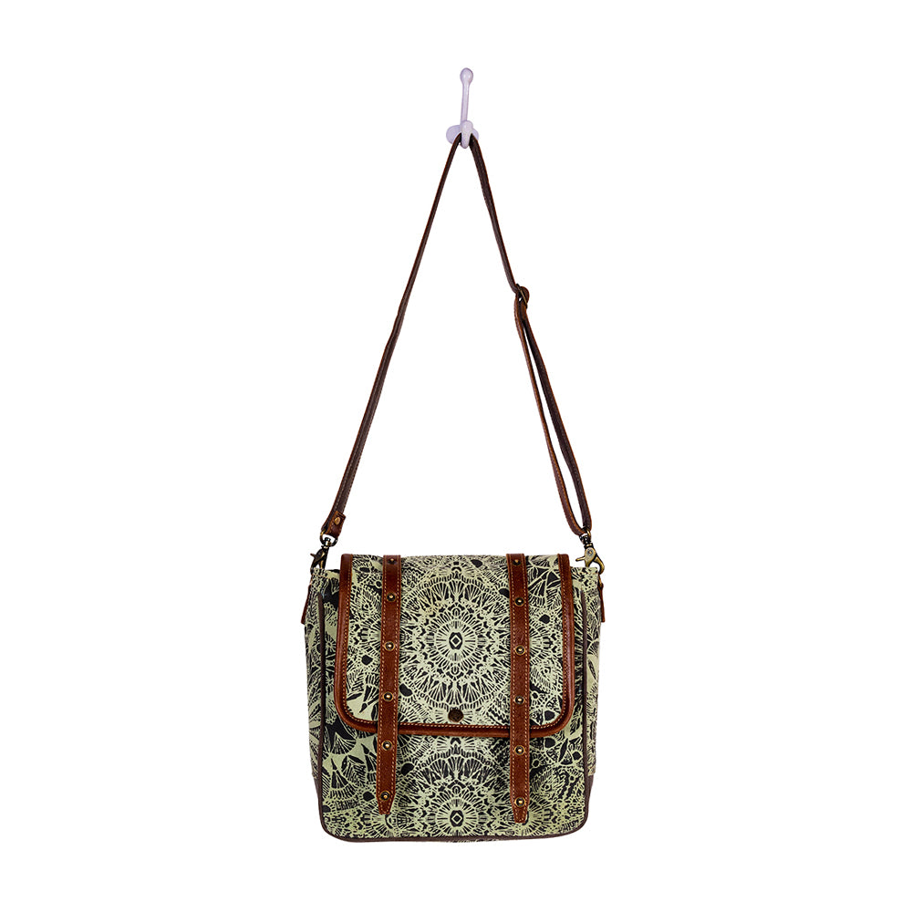Le Medallion Shoulder Bag - Myra USA