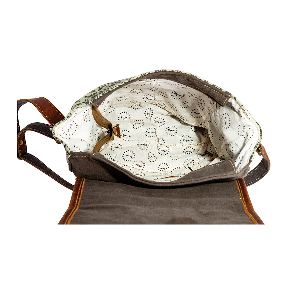 Le Medallion Shoulder Bag - Myra USA