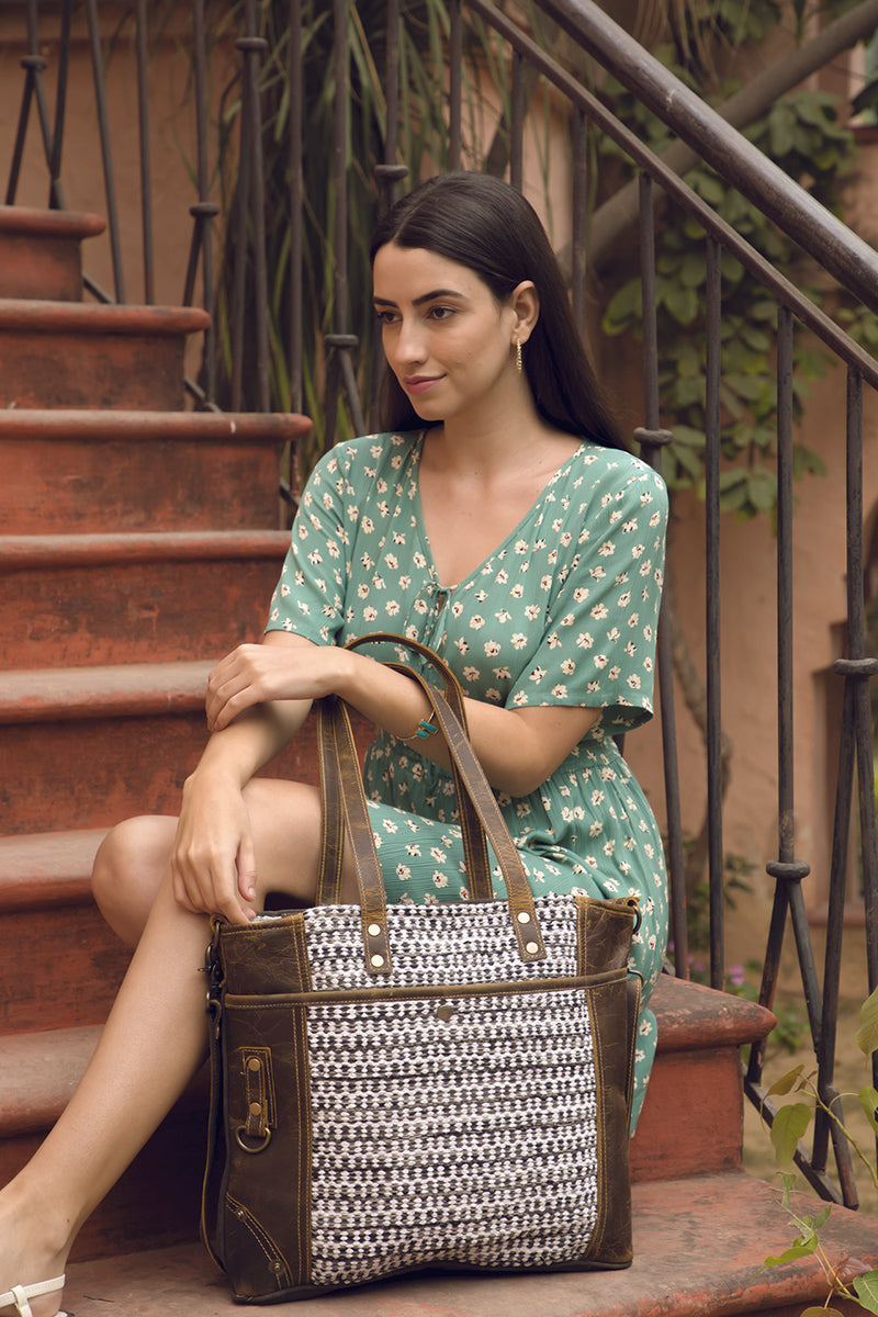 Loner Tote Bag - MyraUSA