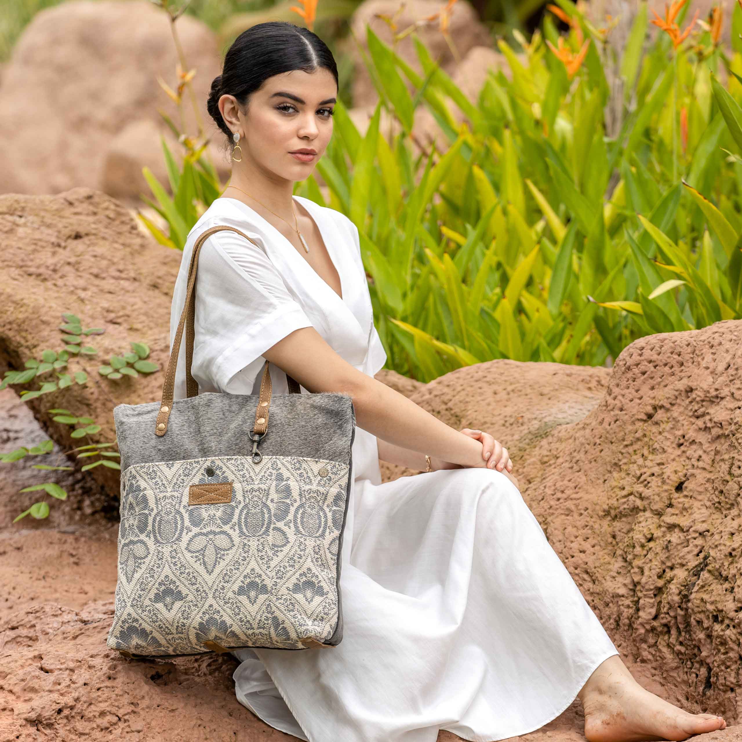 CAPTIVATE TOTE BAG - MyraUSA