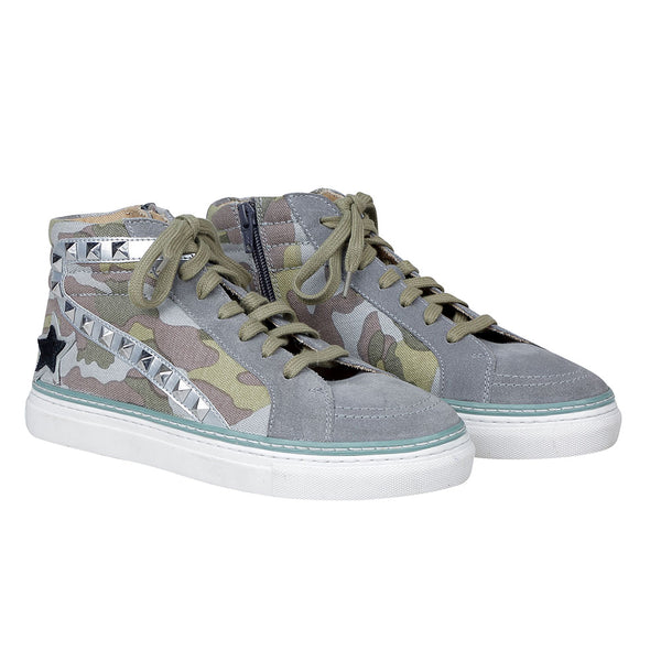 High-top western sneakers with a camouflage pattern and olive green laces