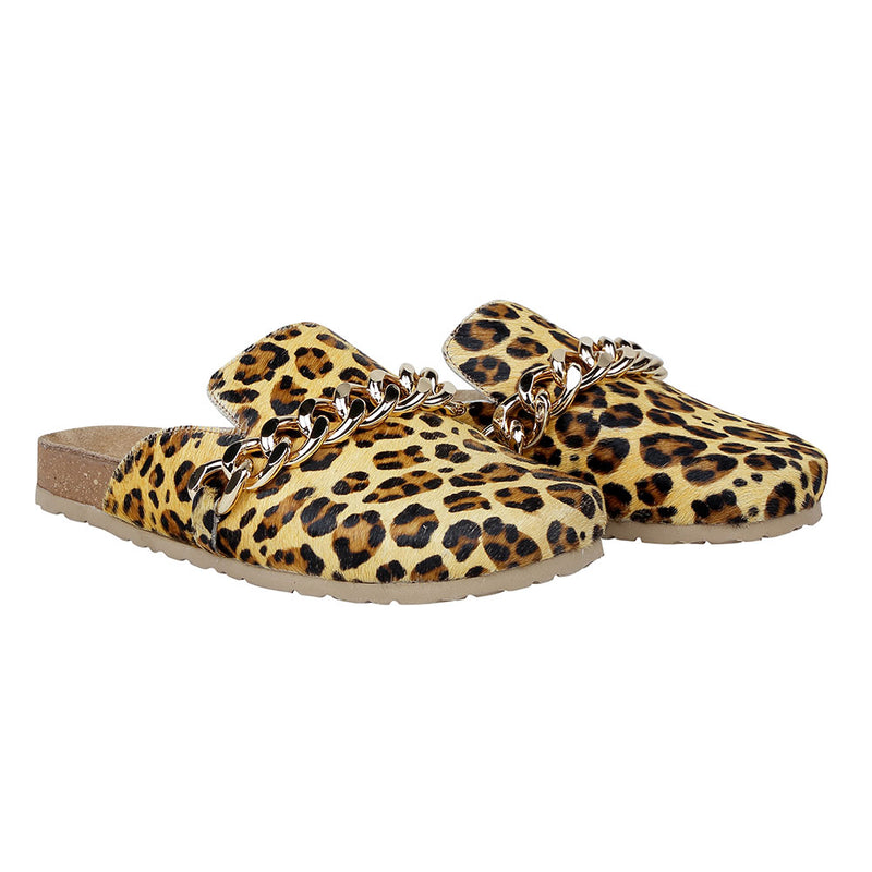 Classic western sandals with an eye-catching animal print