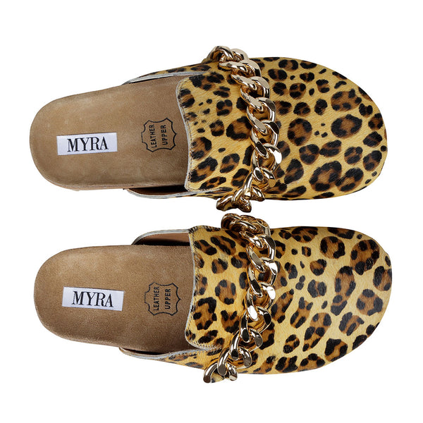 Classic western sandals with an eye-catching animal print